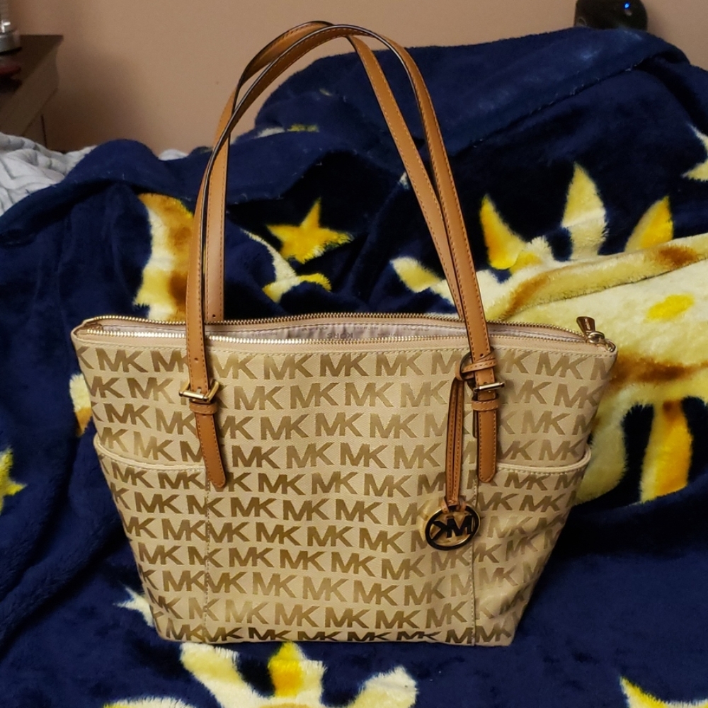Michael kors medium tote